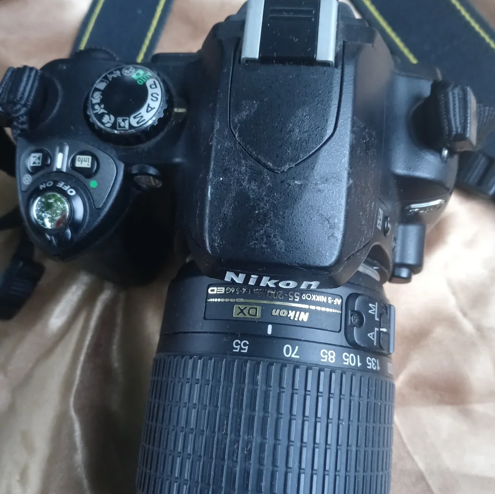 Nikon D40 camera with lense and carry bag